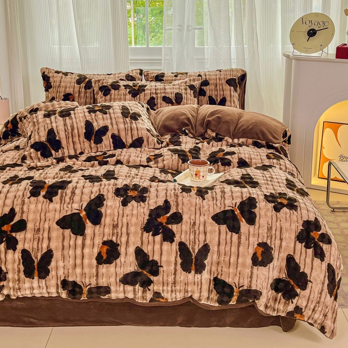 91家纺网 家纺一手货源 找家纺 润肤居 2025新款保暖舒适亲肤牛奶绒泡泡四件套 蝴蝶棕