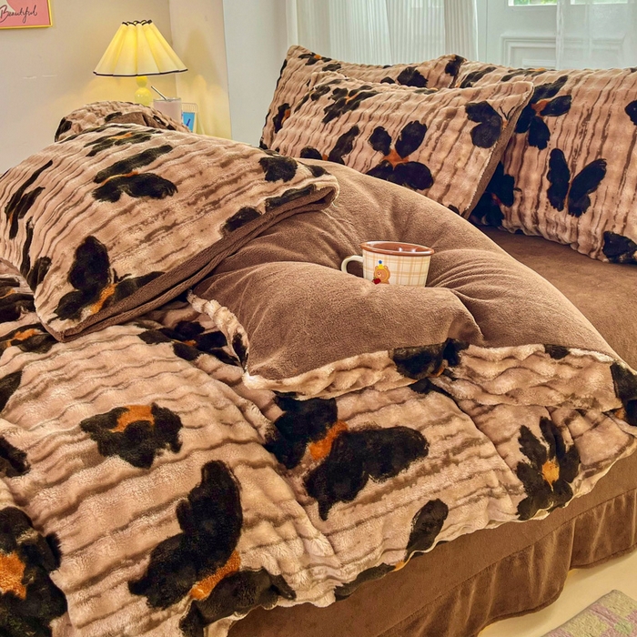 91家纺网 家纺一手货源 找家纺 润肤居 2025新款保暖舒适亲肤牛奶绒泡泡四件套 蝴蝶棕