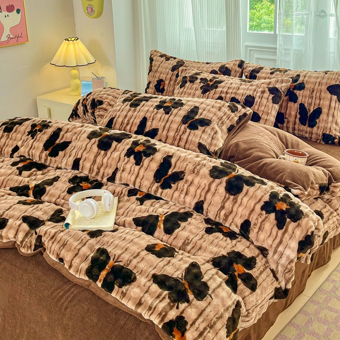 91家纺网 家纺一手货源 找家纺 润肤居 2025新款保暖舒适亲肤牛奶绒泡泡四件套 蝴蝶棕