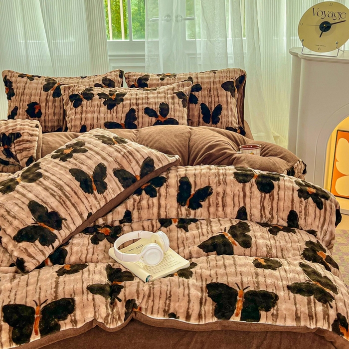 91家纺网 家纺一手货源 找家纺 润肤居 2025新款保暖舒适亲肤牛奶绒泡泡四件套 蝴蝶棕