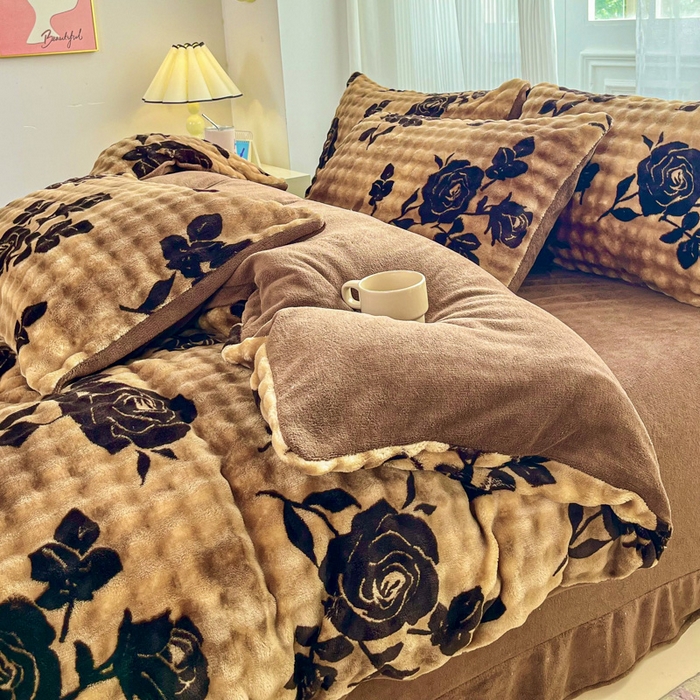 91家纺网 家纺一手货源 找家纺 润肤居 2025新款保暖舒适亲肤牛奶绒泡泡四件套 黑玫瑰  棕