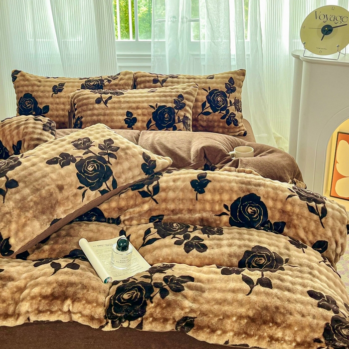 91家纺网 家纺一手货源 找家纺 润肤居 2025新款保暖舒适亲肤牛奶绒泡泡四件套 黑玫瑰  棕