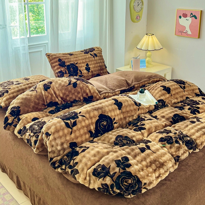 91家纺网 家纺一手货源 找家纺 润肤居 2025新款保暖舒适亲肤牛奶绒泡泡四件套 黑玫瑰  棕