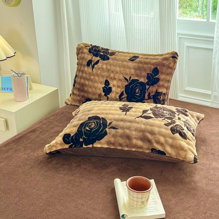 91家纺网 家纺一手货源 找家纺 润肤居 2025新款保暖舒适亲肤牛奶绒泡泡四件套 黑玫瑰  棕