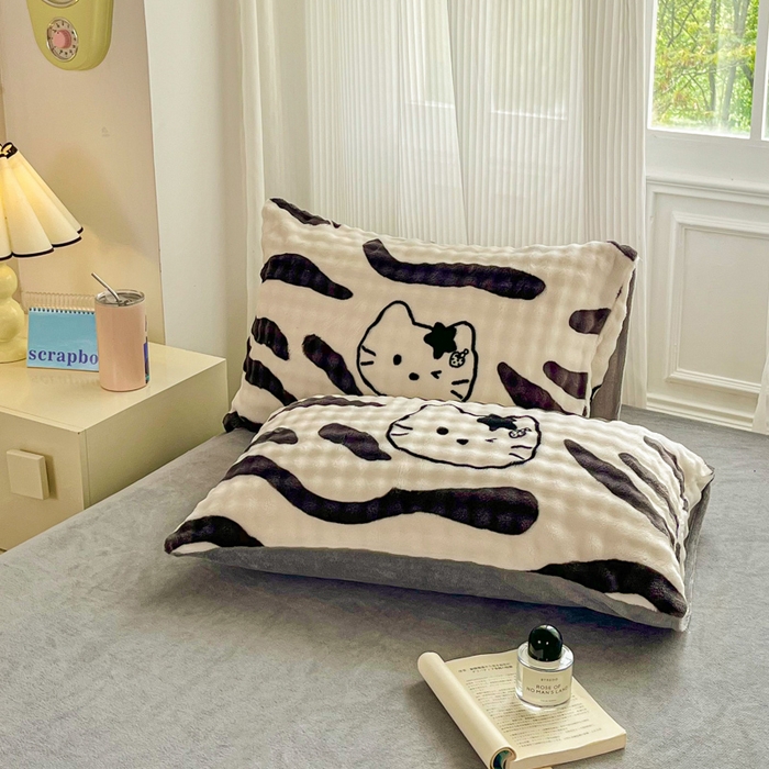 91家纺网 家纺一手货源 找家纺 润肤居 2025新款保暖舒适亲肤牛奶绒泡泡四件套 猫头斑马纹