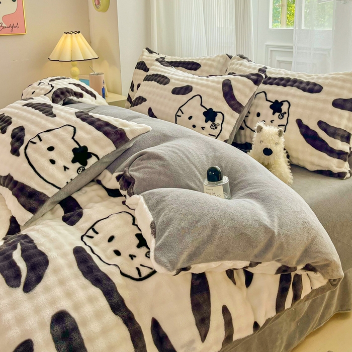 91家纺网 家纺一手货源 找家纺 润肤居 2025新款保暖舒适亲肤牛奶绒泡泡四件套 猫头斑马纹