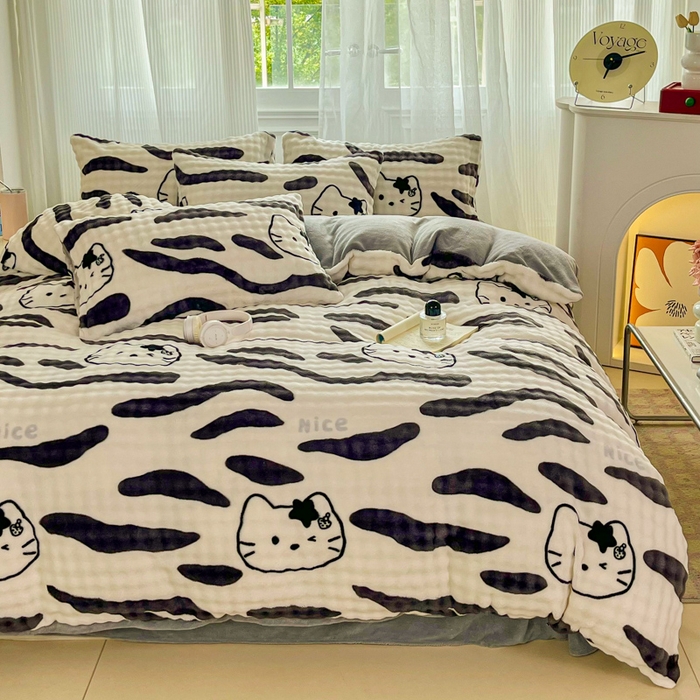 91家纺网 家纺一手货源 找家纺 润肤居 2025新款保暖舒适亲肤牛奶绒泡泡四件套 猫头斑马纹