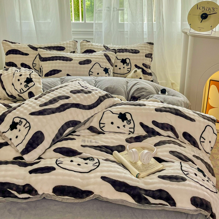 91家纺网 家纺一手货源 找家纺 润肤居 2025新款保暖舒适亲肤牛奶绒泡泡四件套 猫头斑马纹