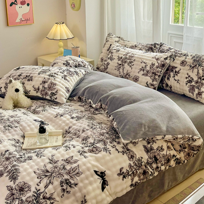 91家纺网 家纺一手货源 找家纺 润肤居 2025新款保暖舒适亲肤牛奶绒泡泡四件套 碟追花