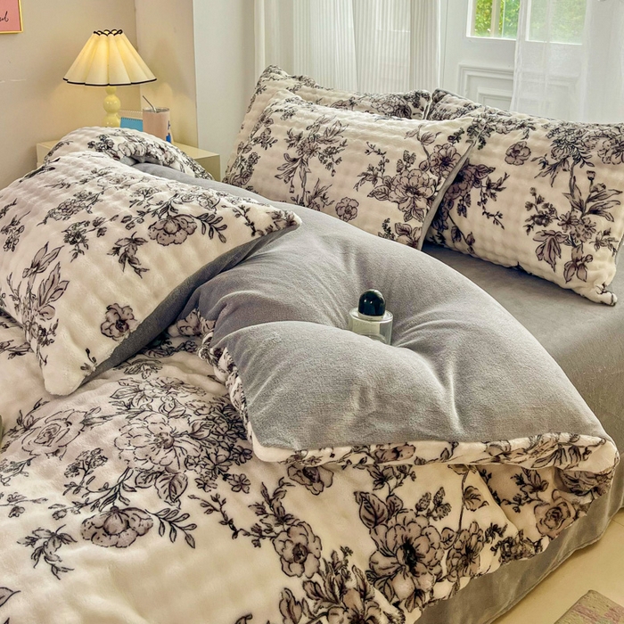 91家纺网 家纺一手货源 找家纺 润肤居 2025新款保暖舒适亲肤牛奶绒泡泡四件套 碟追花