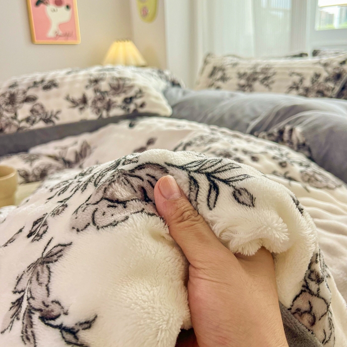 91家纺网 家纺一手货源 找家纺 润肤居 2025新款保暖舒适亲肤牛奶绒泡泡四件套 碟追花