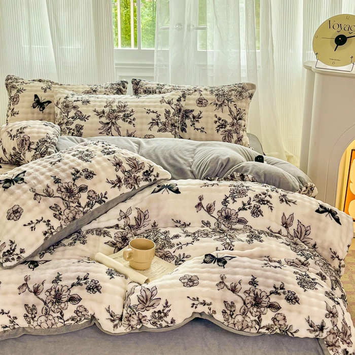 91家纺网 家纺一手货源 找家纺 润肤居 2025新款保暖舒适亲肤牛奶绒泡泡四件套 碟追花