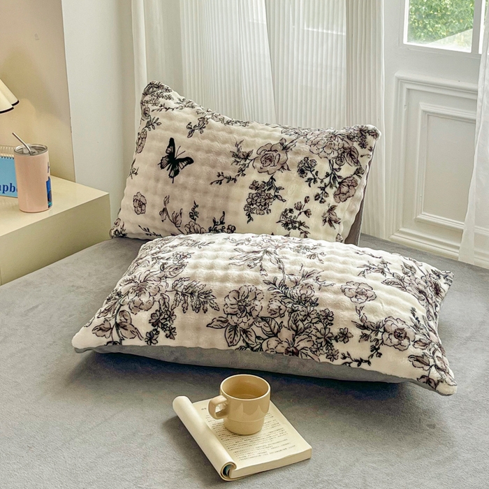 91家纺网 家纺一手货源 找家纺 润肤居 2025新款保暖舒适亲肤牛奶绒泡泡四件套 碟追花