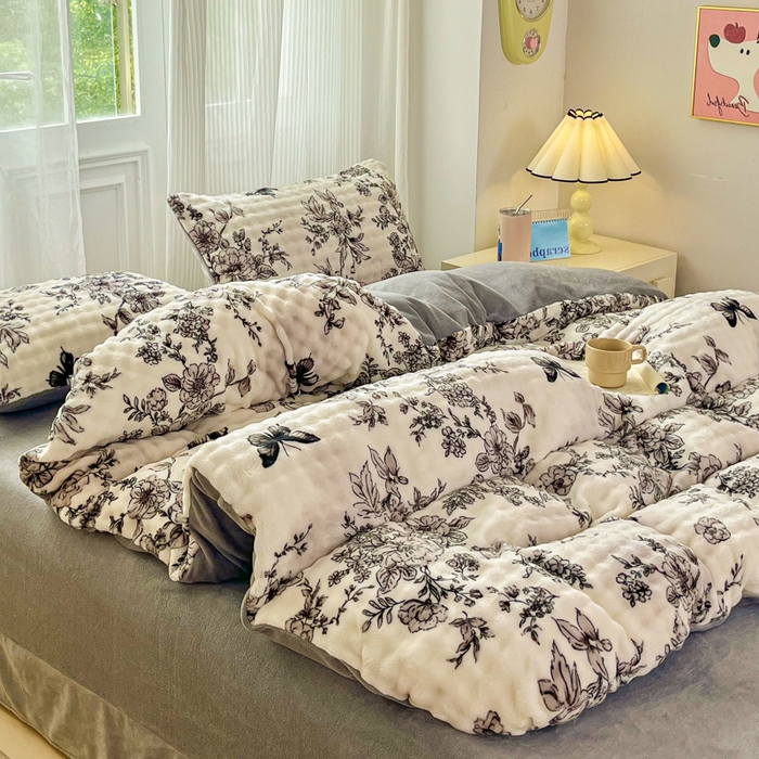 91家纺网 家纺一手货源 找家纺 润肤居 2025新款保暖舒适亲肤牛奶绒泡泡四件套 碟追花