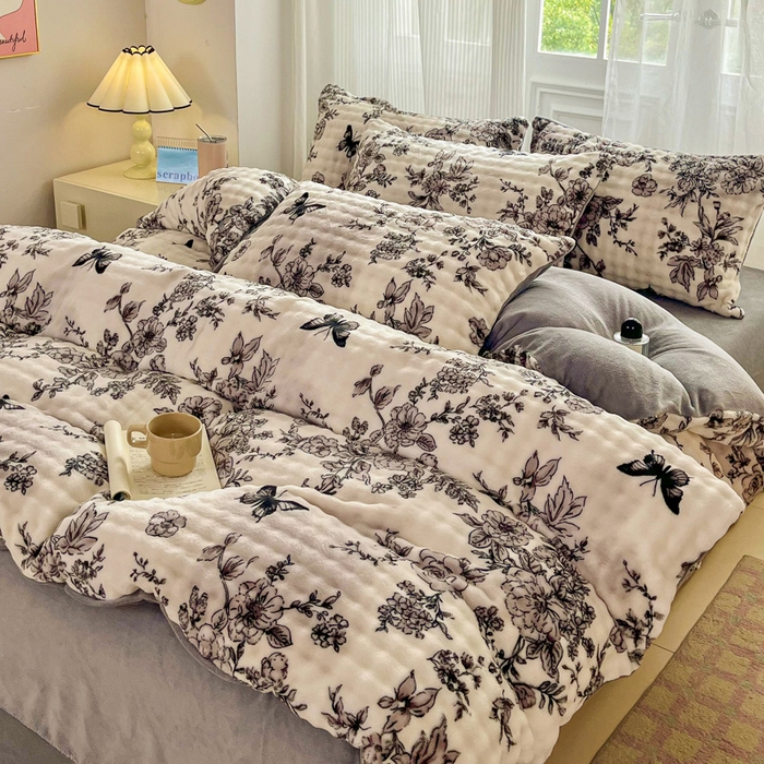 91家纺网 家纺一手货源 找家纺 润肤居 2025新款保暖舒适亲肤牛奶绒泡泡四件套 碟追花