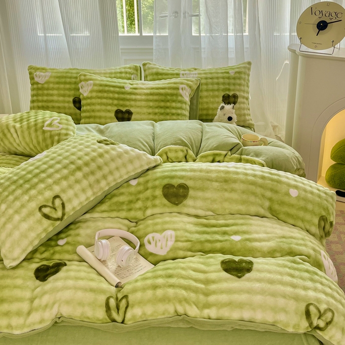 91家纺网 家纺一手货源 找家纺 润肤居 2025新款保暖舒适亲肤牛奶绒泡泡四件套 鸡心绿