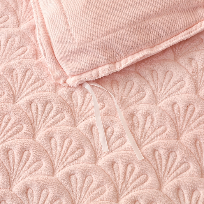 91家纺网 家纺一手货源 找家纺 （总）莫兰家纺 2025新款全消光雕花绒240克14斤床盖款四件套（严格控价卷后不得低于268）