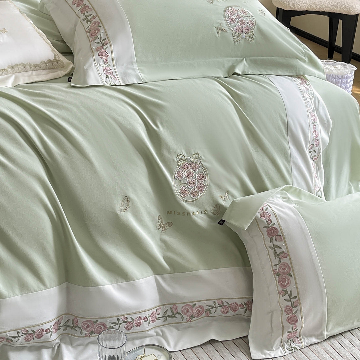 91家纺网 家纺一手货源 找家纺 冬季爆款A类长绒棉加厚磨毛全棉纯棉保暖高端重工刺绣全工艺被套床单轻奢床上用品 花巷-茶绿