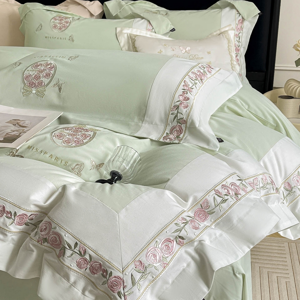 91家纺网 家纺一手货源 找家纺 冬季爆款A类长绒棉加厚磨毛全棉纯棉保暖高端重工刺绣全工艺被套床单轻奢床上用品 花巷-茶绿