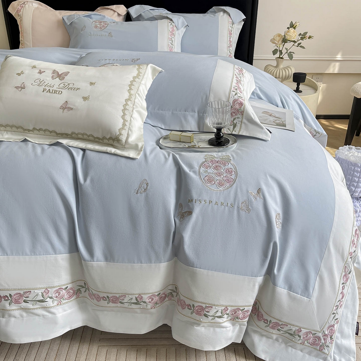 91家纺网 家纺一手货源 找家纺 冬季爆款A类长绒棉加厚磨毛全棉纯棉保暖高端重工刺绣全工艺被套床单轻奢床上用品 花巷-飘蓝