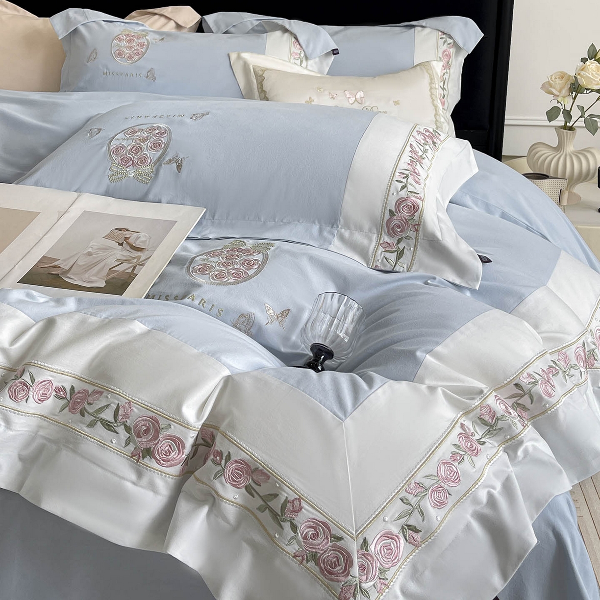 91家纺网 家纺一手货源 找家纺 冬季爆款A类长绒棉加厚磨毛全棉纯棉保暖高端重工刺绣全工艺被套床单轻奢床上用品 花巷-飘蓝