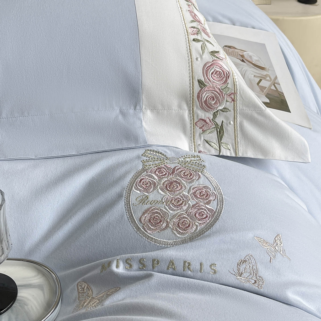 91家纺网 家纺一手货源 找家纺 冬季爆款A类长绒棉加厚磨毛全棉纯棉保暖高端重工刺绣全工艺被套床单轻奢床上用品 花巷-飘蓝