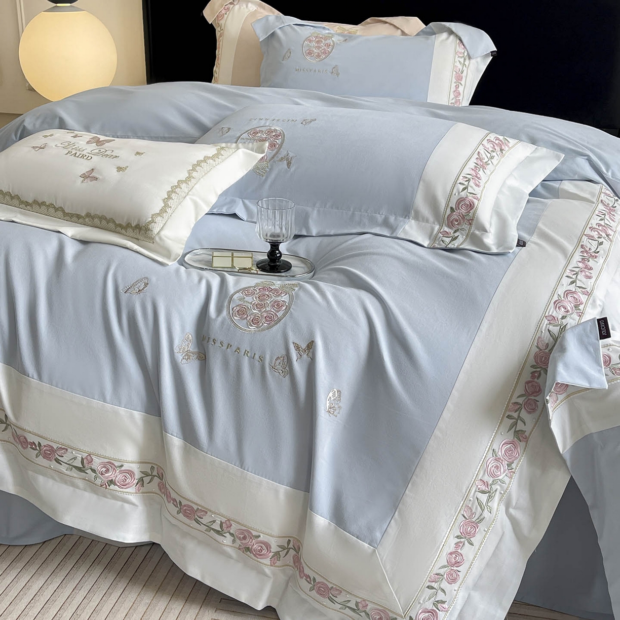 91家纺网 家纺一手货源 找家纺 冬季爆款A类长绒棉加厚磨毛全棉纯棉保暖高端重工刺绣全工艺被套床单轻奢床上用品 花巷-飘蓝