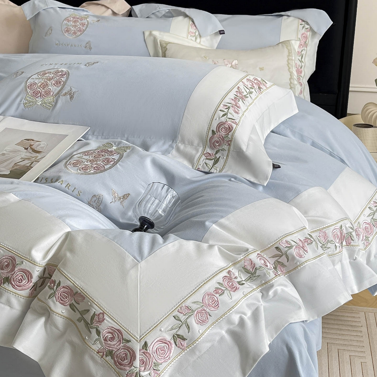 91家纺网 家纺一手货源 找家纺 冬季爆款A类长绒棉加厚磨毛全棉纯棉保暖高端重工刺绣全工艺被套床单轻奢床上用品 花巷-飘蓝