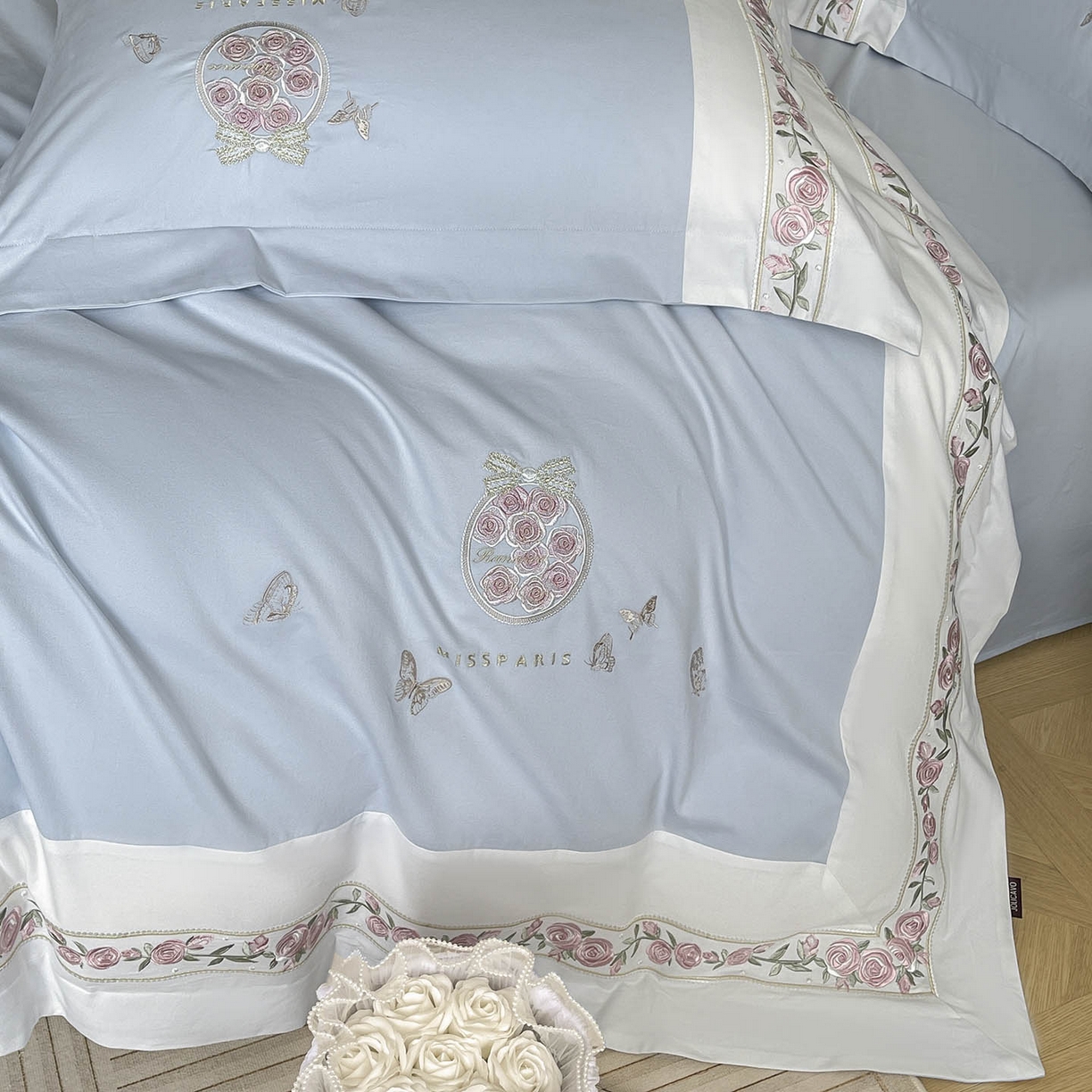 91家纺网 家纺一手货源 找家纺 冬季爆款A类长绒棉加厚磨毛全棉纯棉保暖高端重工刺绣全工艺被套床单轻奢床上用品 花巷-飘蓝