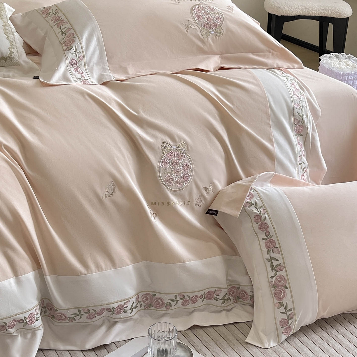 91家纺网 家纺一手货源 找家纺 冬季爆款A类长绒棉加厚磨毛全棉纯棉保暖高端重工刺绣全工艺被套床单轻奢床上用品 花巷-柔杏