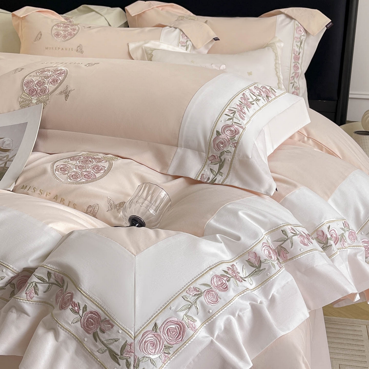 91家纺网 家纺一手货源 找家纺 冬季爆款A类长绒棉加厚磨毛全棉纯棉保暖高端重工刺绣全工艺被套床单轻奢床上用品 花巷-柔杏