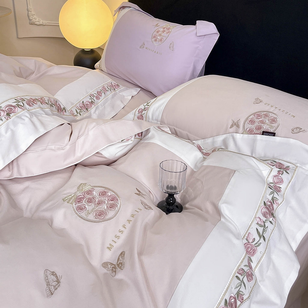 91家纺网 家纺一手货源 找家纺 冬季爆款A类长绒棉加厚磨毛全棉纯棉保暖高端重工刺绣全工艺被套床单轻奢床上用品 花巷-颜粉