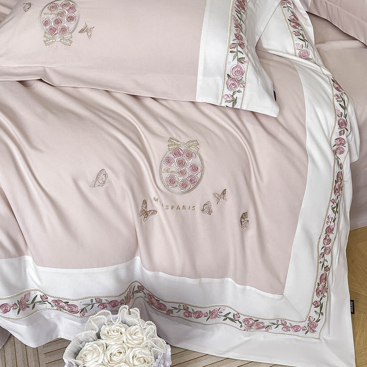 91家纺网 家纺一手货源 找家纺 冬季爆款A类长绒棉加厚磨毛全棉纯棉保暖高端重工刺绣全工艺被套床单轻奢床上用品 花巷-颜粉