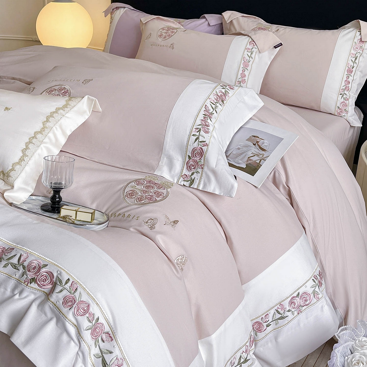 91家纺网 家纺一手货源 找家纺 冬季爆款A类长绒棉加厚磨毛全棉纯棉保暖高端重工刺绣全工艺被套床单轻奢床上用品 花巷-颜粉