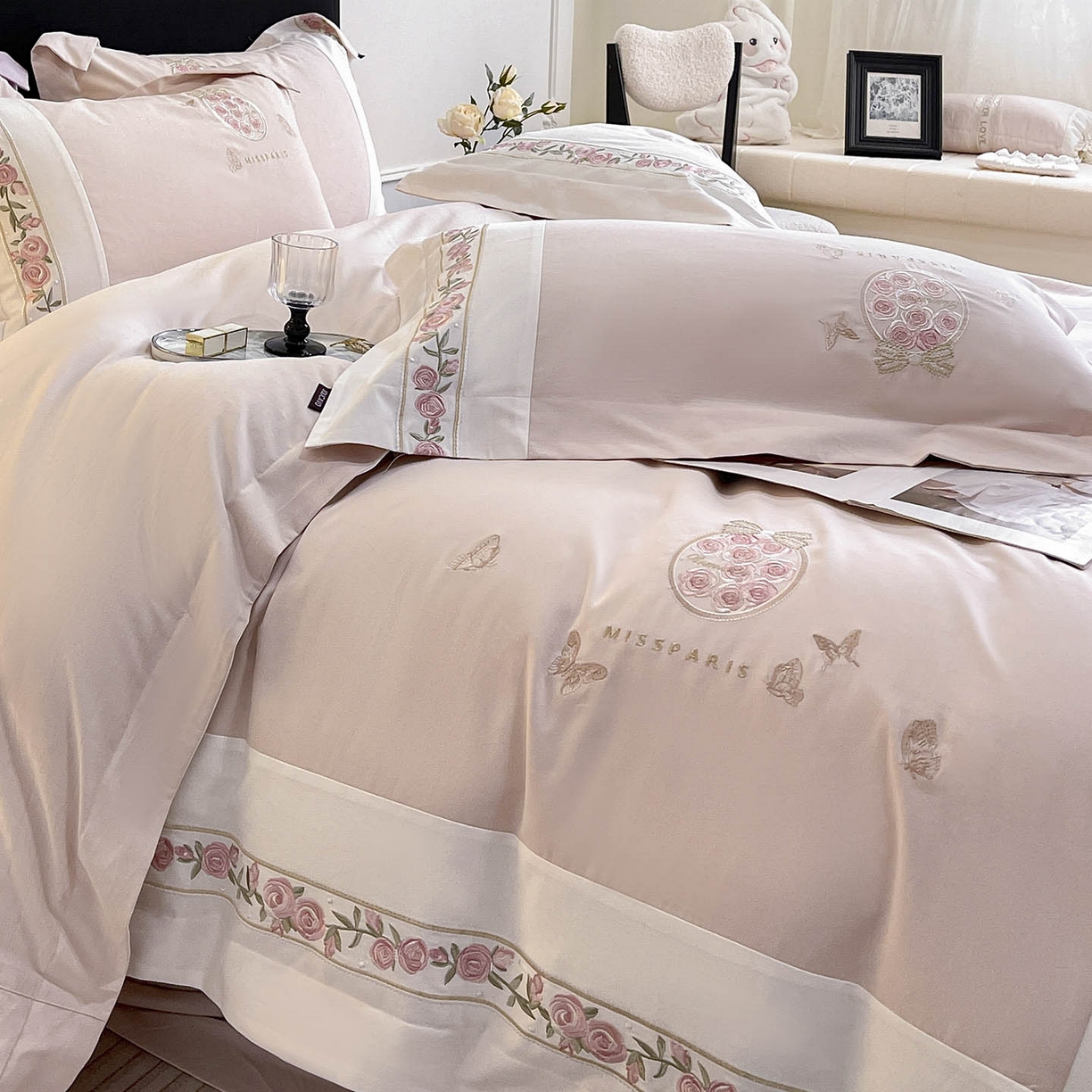 91家纺网 家纺一手货源 找家纺 冬季爆款A类长绒棉加厚磨毛全棉纯棉保暖高端重工刺绣全工艺被套床单轻奢床上用品 花巷-颜粉