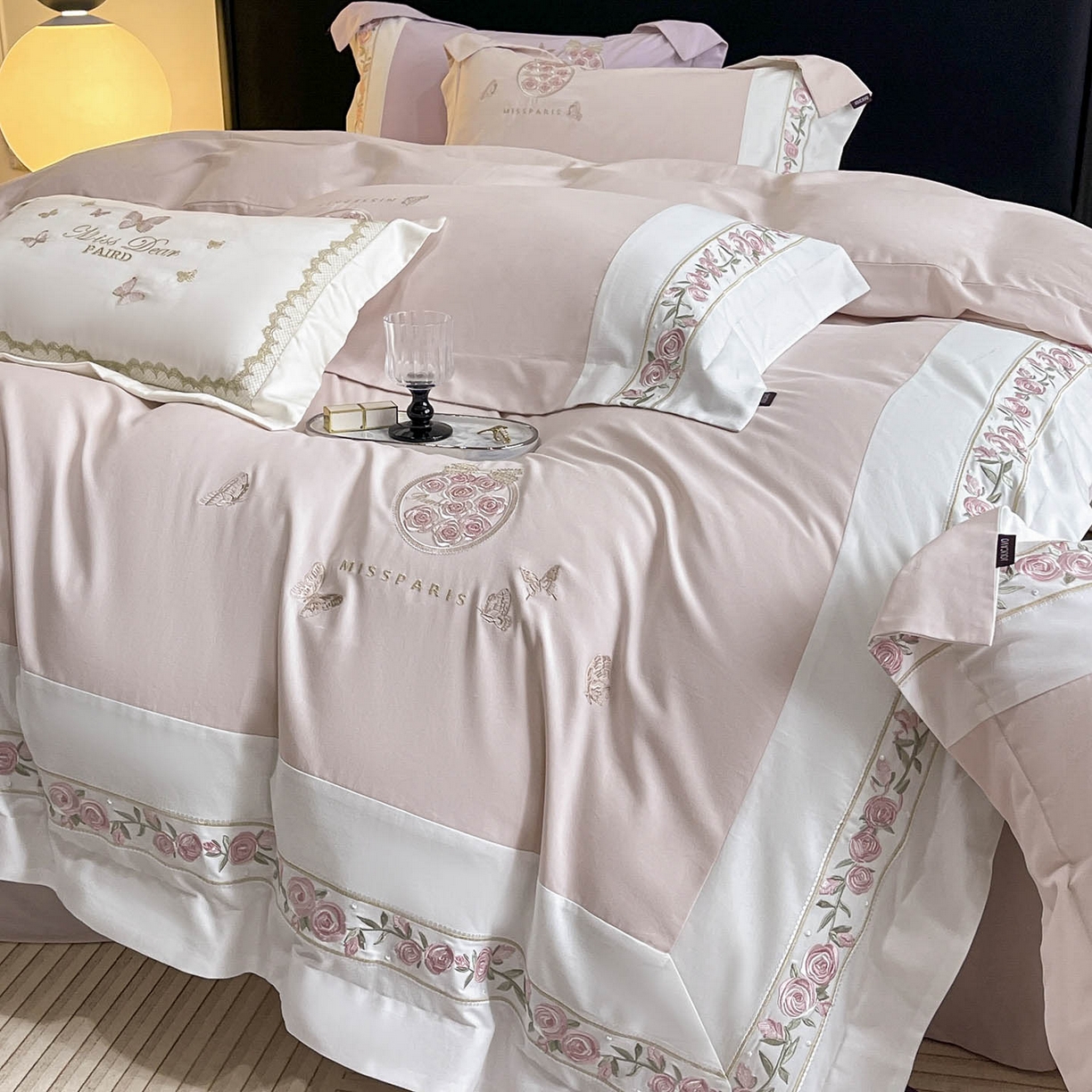 91家纺网 家纺一手货源 找家纺 冬季爆款A类长绒棉加厚磨毛全棉纯棉保暖高端重工刺绣全工艺被套床单轻奢床上用品 花巷-颜粉