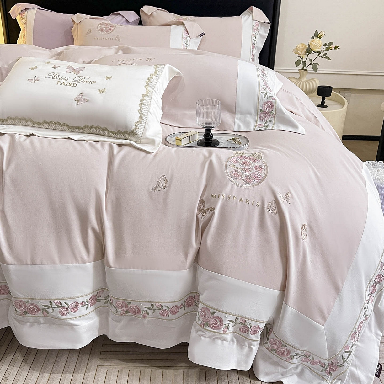 91家纺网 家纺一手货源 找家纺 冬季爆款A类长绒棉加厚磨毛全棉纯棉保暖高端重工刺绣全工艺被套床单轻奢床上用品 花巷-颜粉