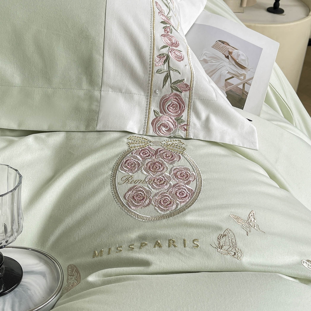 91家纺网 家纺一手货源 找家纺  冬季爆款A类长绒棉加厚磨毛全棉纯棉保暖高端重工刺绣全工艺被套床单轻奢床上用品 花巷-茶绿