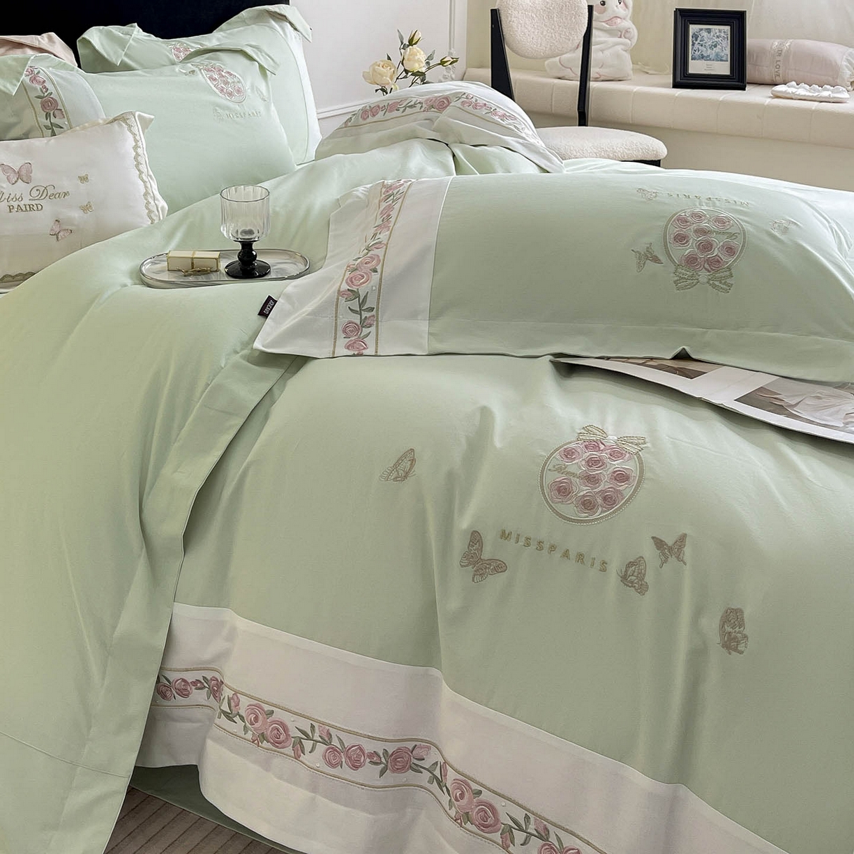 91家纺网 家纺一手货源 找家纺  冬季爆款A类长绒棉加厚磨毛全棉纯棉保暖高端重工刺绣全工艺被套床单轻奢床上用品 花巷-茶绿