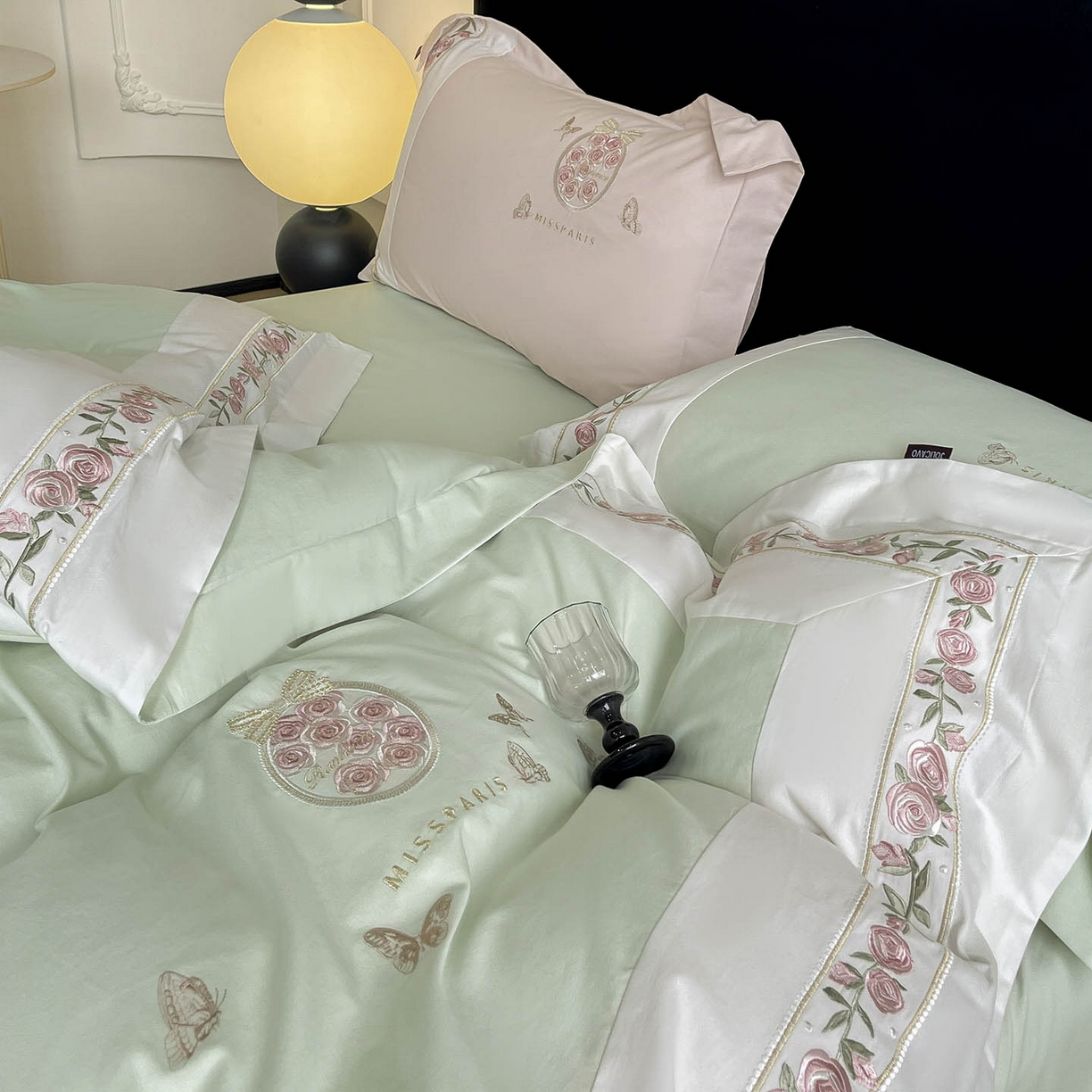 91家纺网 家纺一手货源 找家纺  冬季爆款A类长绒棉加厚磨毛全棉纯棉保暖高端重工刺绣全工艺被套床单轻奢床上用品 花巷-茶绿