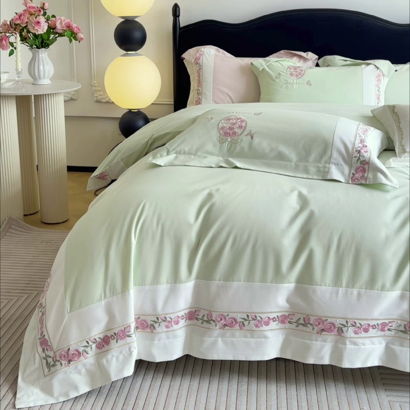 91家纺网 家纺一手货源 找家纺  冬季爆款A类长绒棉加厚磨毛全棉纯棉保暖高端重工刺绣全工艺被套床单轻奢床上用品 花巷-茶绿