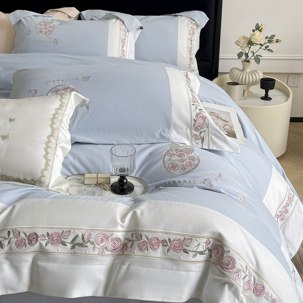 91家纺网 家纺一手货源 找家纺  冬季爆款A类长绒棉加厚磨毛全棉纯棉保暖高端重工刺绣全工艺被套床单轻奢床上用品 花巷-飘蓝