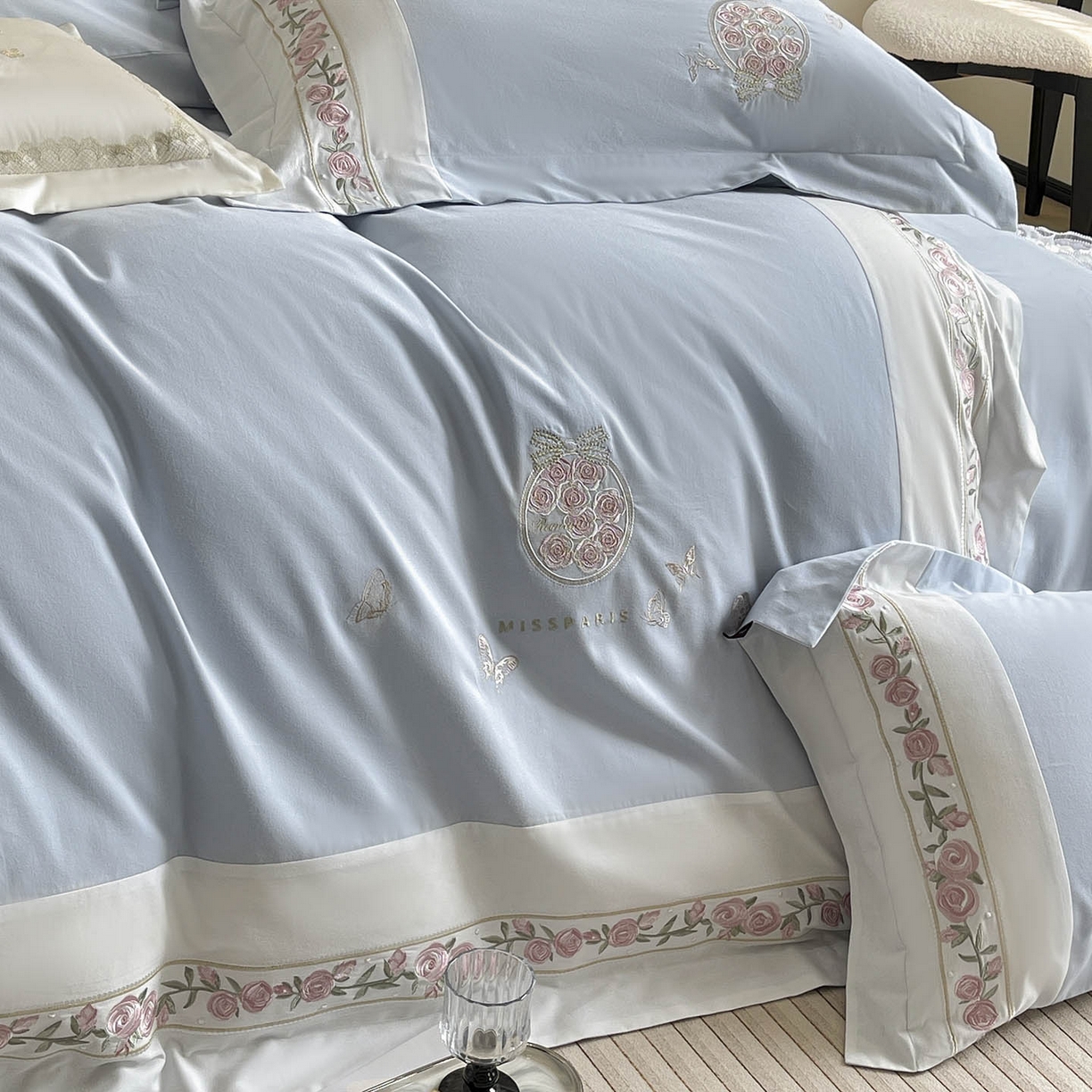 91家纺网 家纺一手货源 找家纺  冬季爆款A类长绒棉加厚磨毛全棉纯棉保暖高端重工刺绣全工艺被套床单轻奢床上用品 花巷-飘蓝