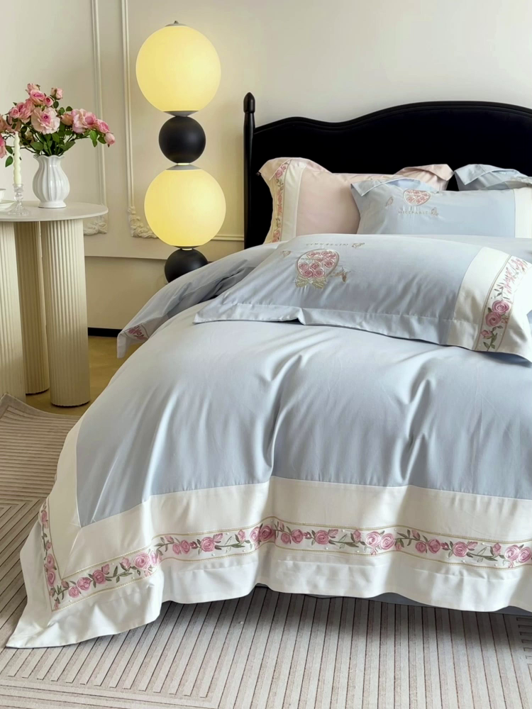 91家纺网 家纺一手货源 找家纺  冬季爆款A类长绒棉加厚磨毛全棉纯棉保暖高端重工刺绣全工艺被套床单轻奢床上用品 花巷-飘蓝