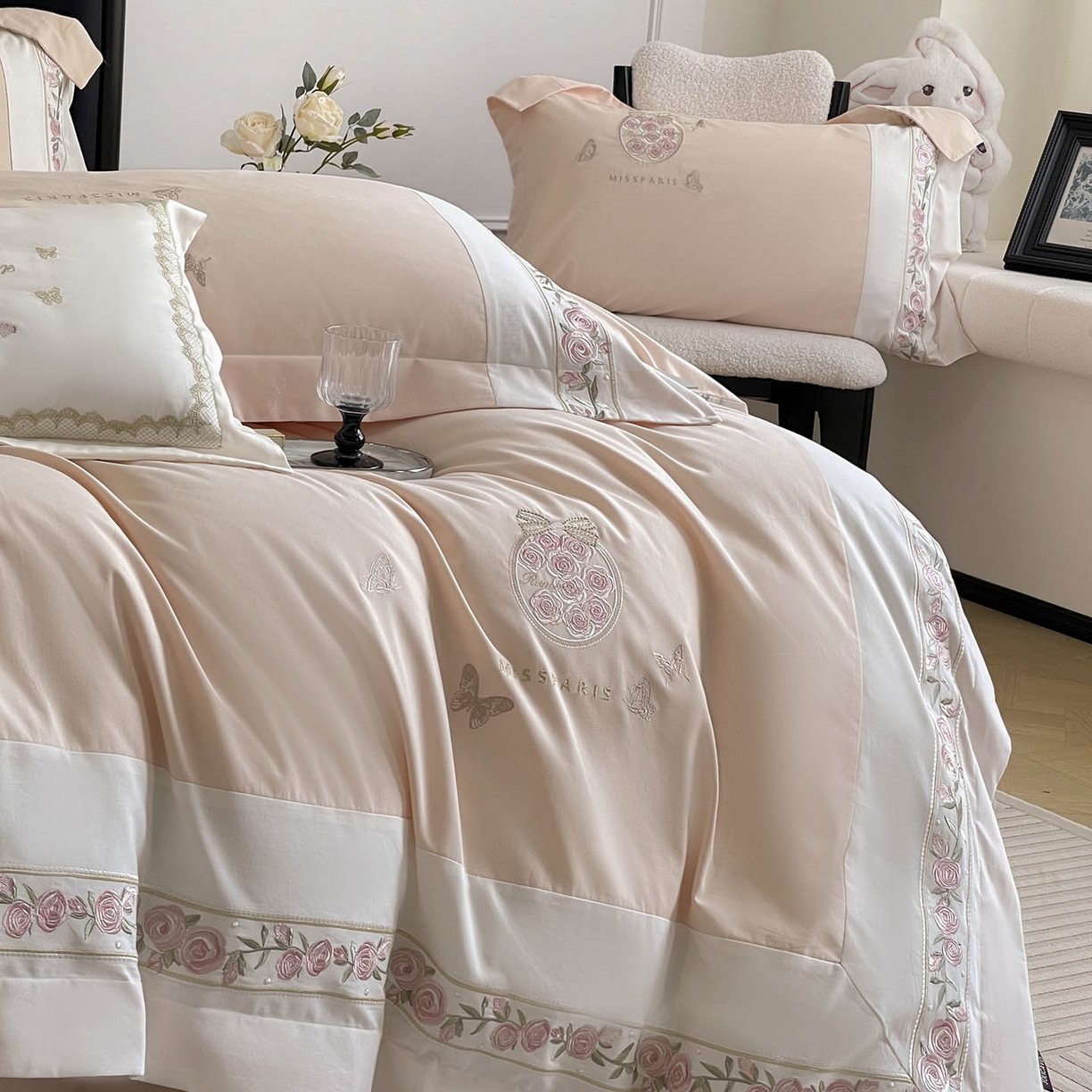 91家纺网 家纺一手货源 找家纺  冬季爆款A类长绒棉加厚磨毛全棉纯棉保暖高端重工刺绣全工艺被套床单轻奢床上用品 花巷-柔杏