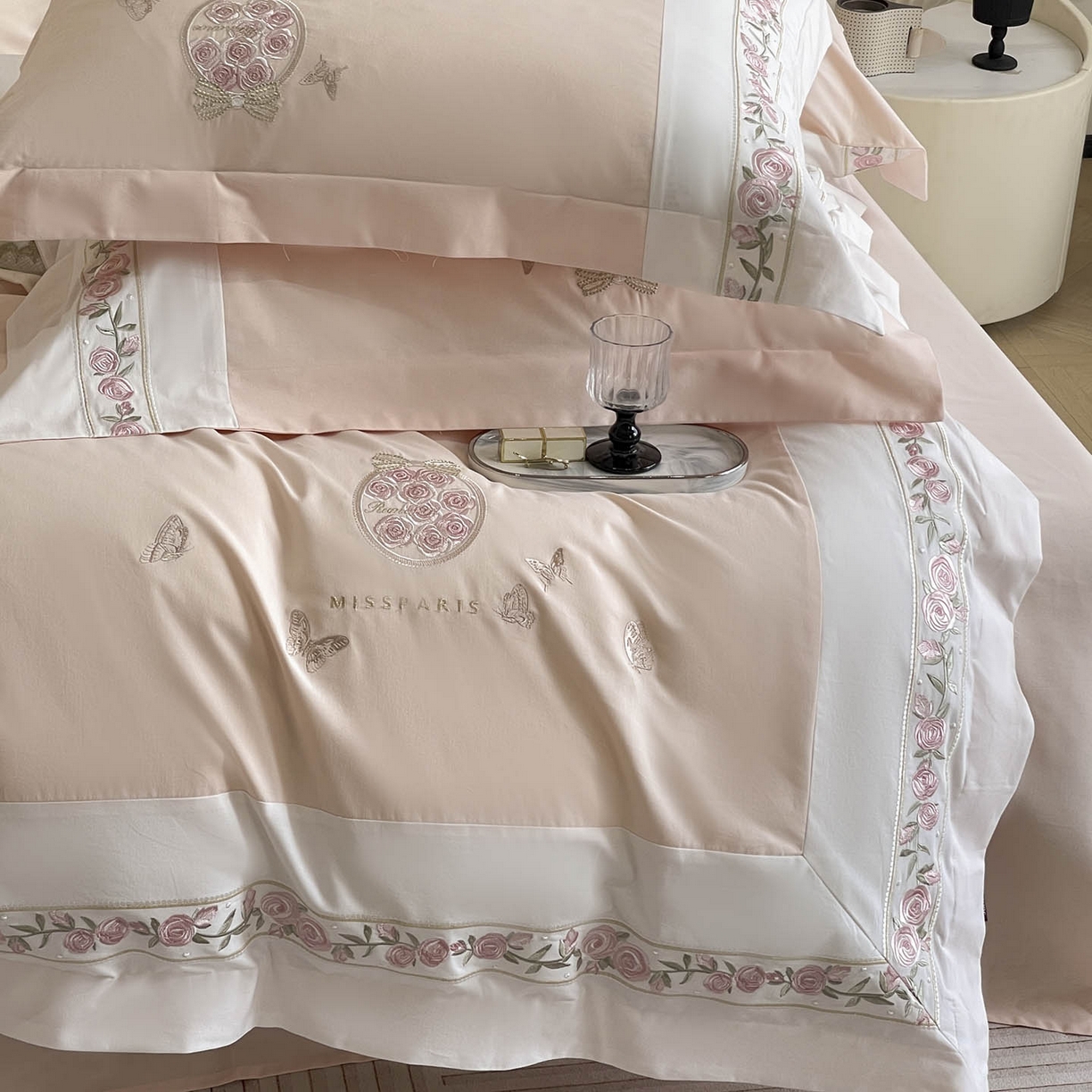 91家纺网 家纺一手货源 找家纺  冬季爆款A类长绒棉加厚磨毛全棉纯棉保暖高端重工刺绣全工艺被套床单轻奢床上用品 花巷-柔杏