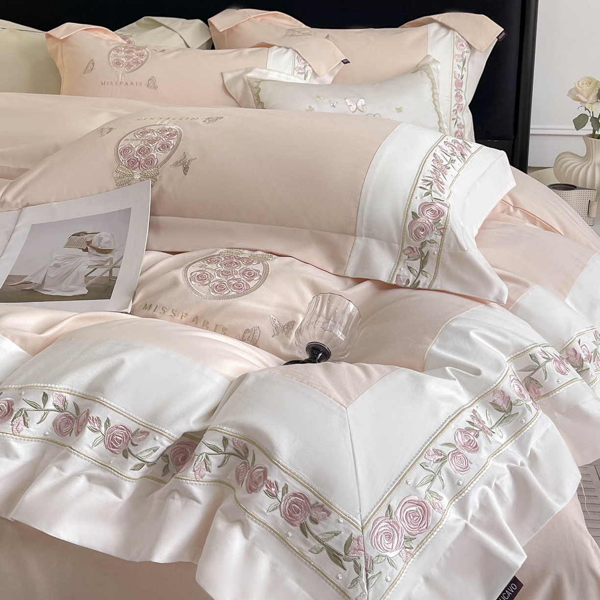 91家纺网 家纺一手货源 找家纺  冬季爆款A类长绒棉加厚磨毛全棉纯棉保暖高端重工刺绣全工艺被套床单轻奢床上用品 花巷-柔杏