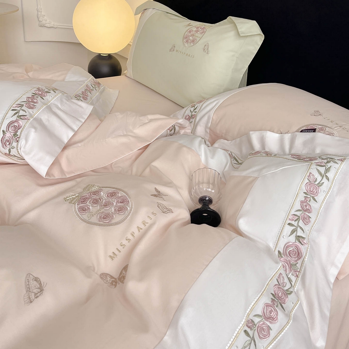 91家纺网 家纺一手货源 找家纺  冬季爆款A类长绒棉加厚磨毛全棉纯棉保暖高端重工刺绣全工艺被套床单轻奢床上用品 花巷-柔杏