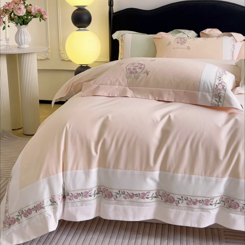 91家纺网 家纺一手货源 找家纺  冬季爆款A类长绒棉加厚磨毛全棉纯棉保暖高端重工刺绣全工艺被套床单轻奢床上用品 花巷-柔杏