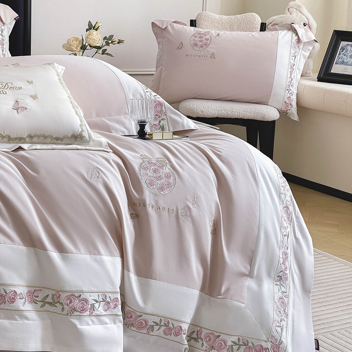 91家纺网 家纺一手货源 找家纺  冬季爆款A类长绒棉加厚磨毛全棉纯棉保暖高端重工刺绣全工艺被套床单轻奢床上用品 花巷-颜粉